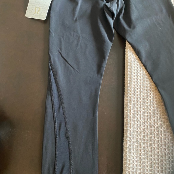 Brand new Lululemon high waisted leggings never worn with tag, - Picture 4 of 4